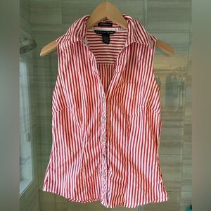 ❤️4 for $25❤️ Women’s fitted pin striped‎ sleeveless button up top size medium